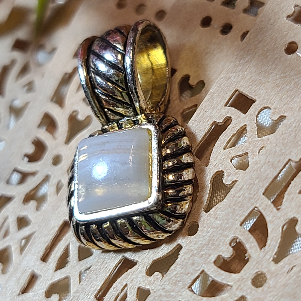 Elegant Silver Pendant 31$